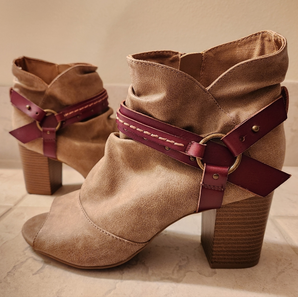 NWOT Peep toe heeled boots